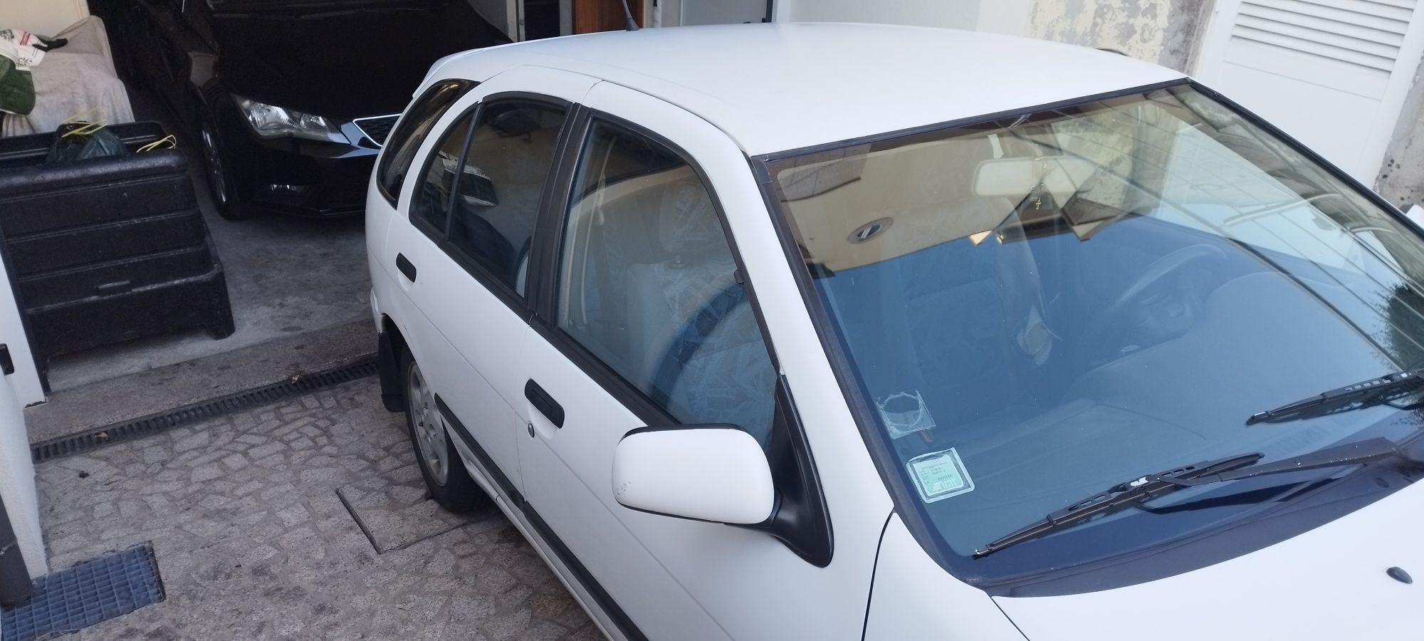 Nissan almera, excelente de mecânica. Com A/C.