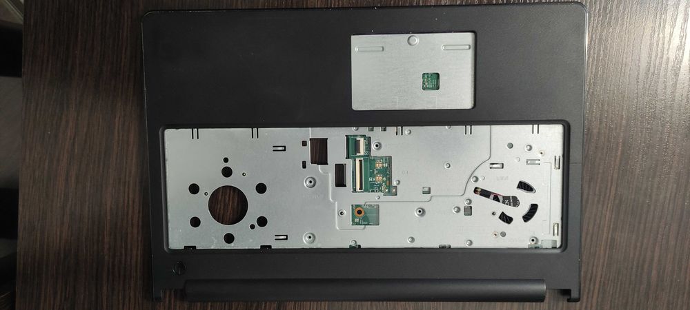 Верхня частина корпусу (де клавіатура+тачпад) Dell Inspiron 15 3567