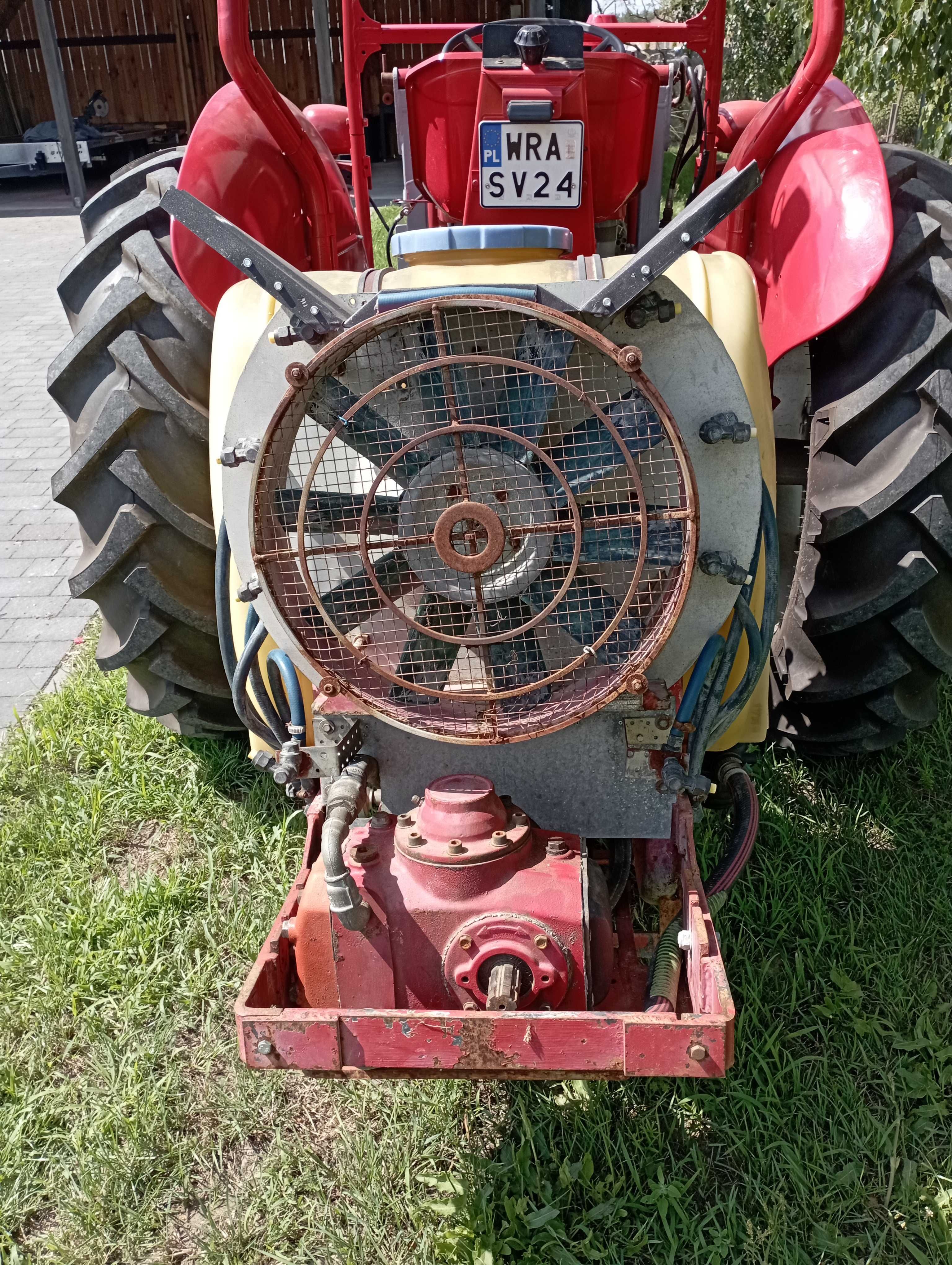 Opryskiwacz z dmuchawą