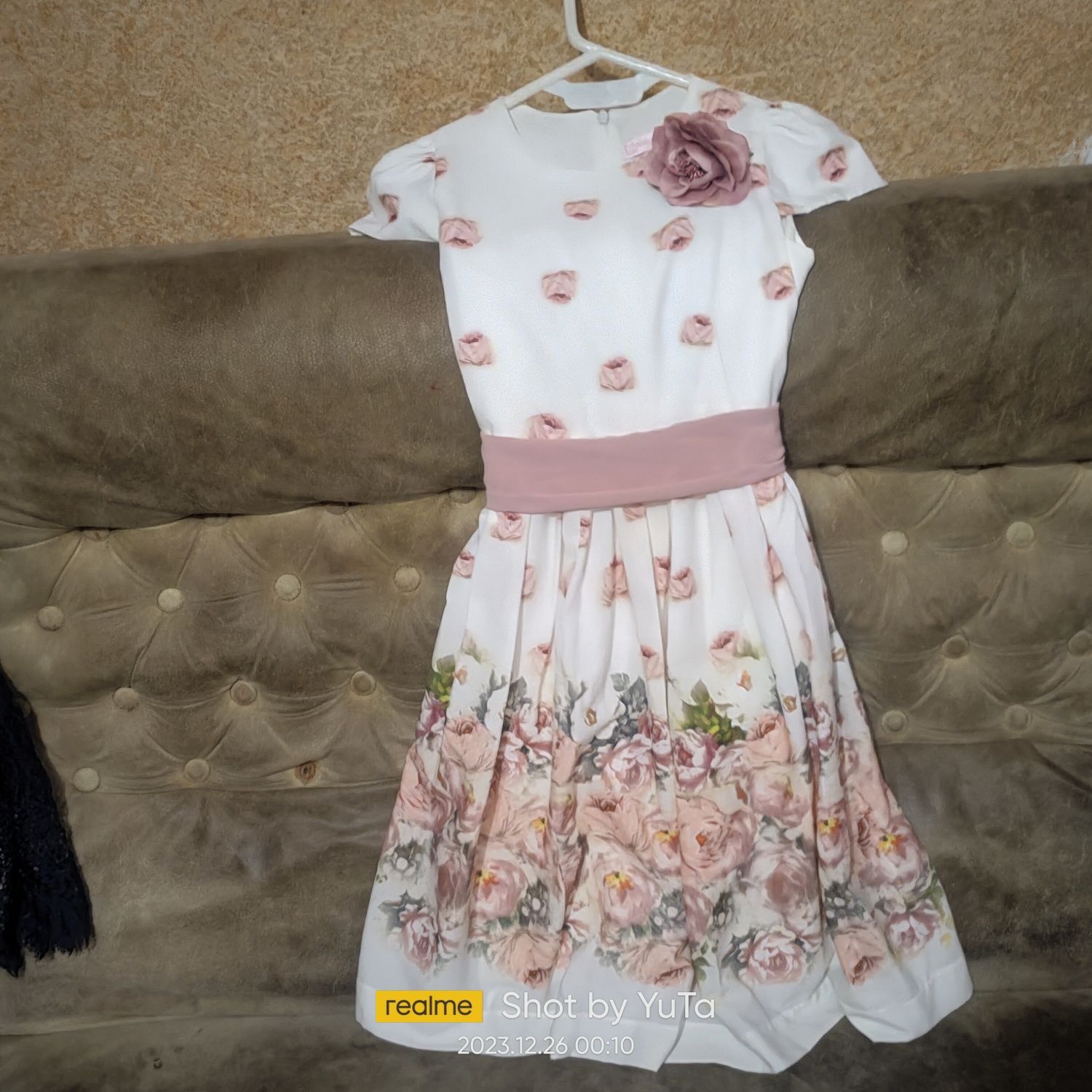 Платья белое с нежно розовыми цветками