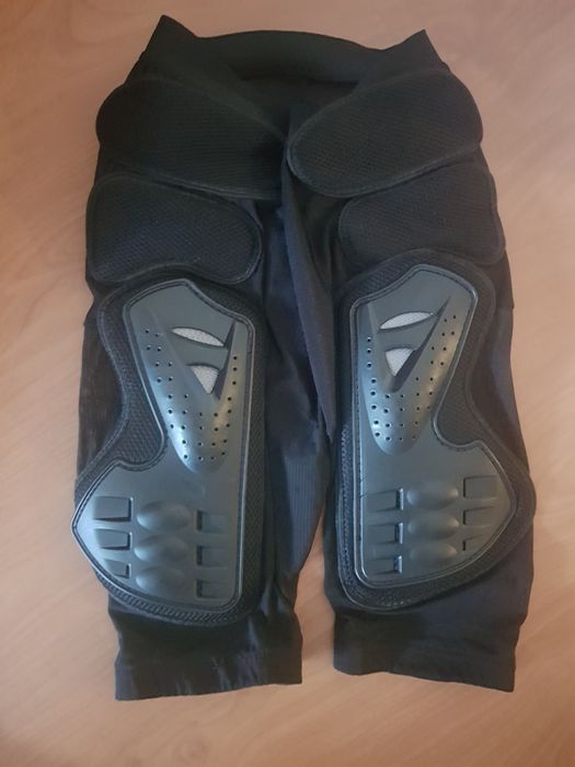 Calções de enduro com proteções