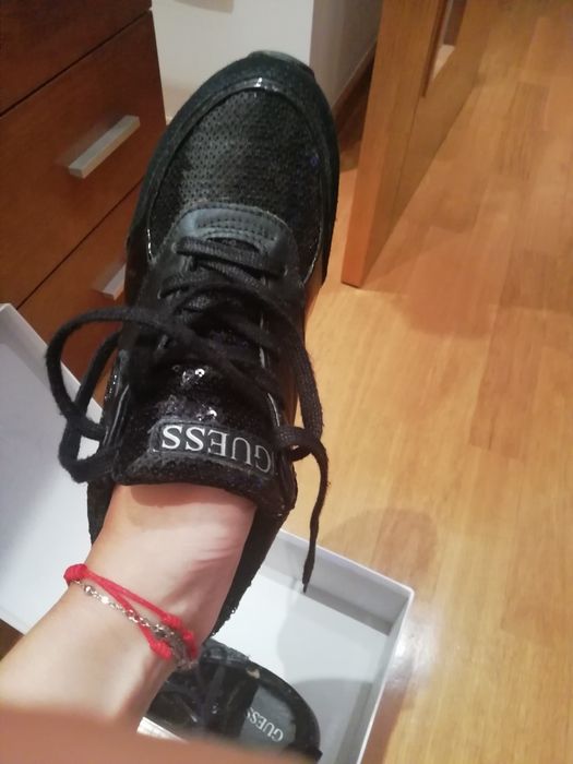 Ténis guess pretos originais cm lantejoulas