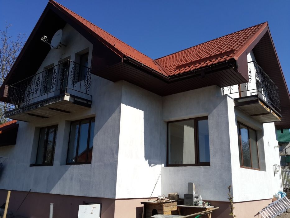 Балкони під металопластикові вікна або під декоративні перила.