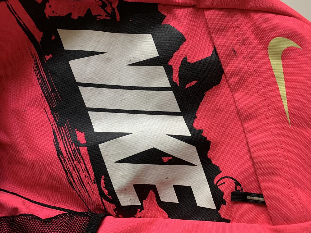 Różowy plecak Nike