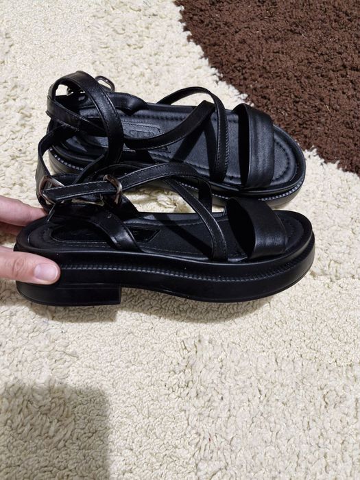 Продам новi шкiрянi босонiжки