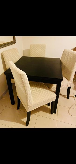 Vendo mesa com 4 cadeiras