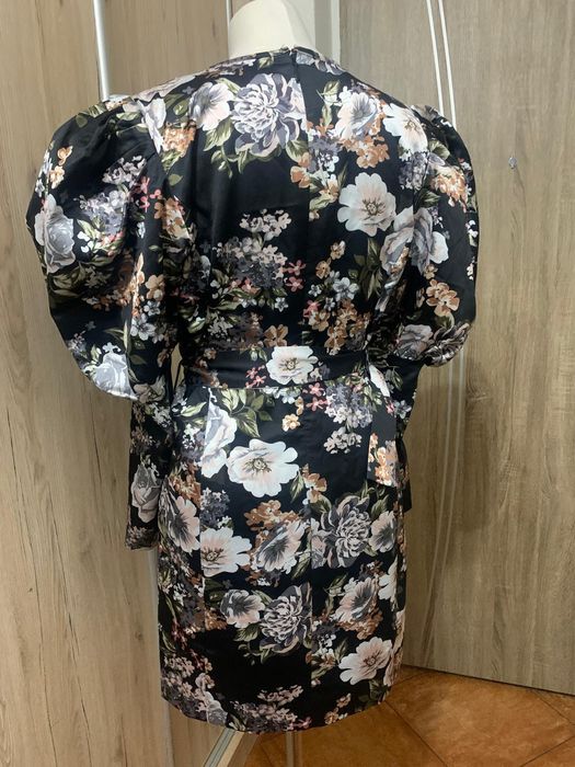 Sukienka mini z bufkami