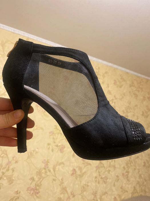 Нові замшеві туфлі