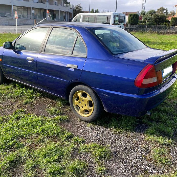Mitsubishi Lancer 1.3 GLX 1996 com 148740
