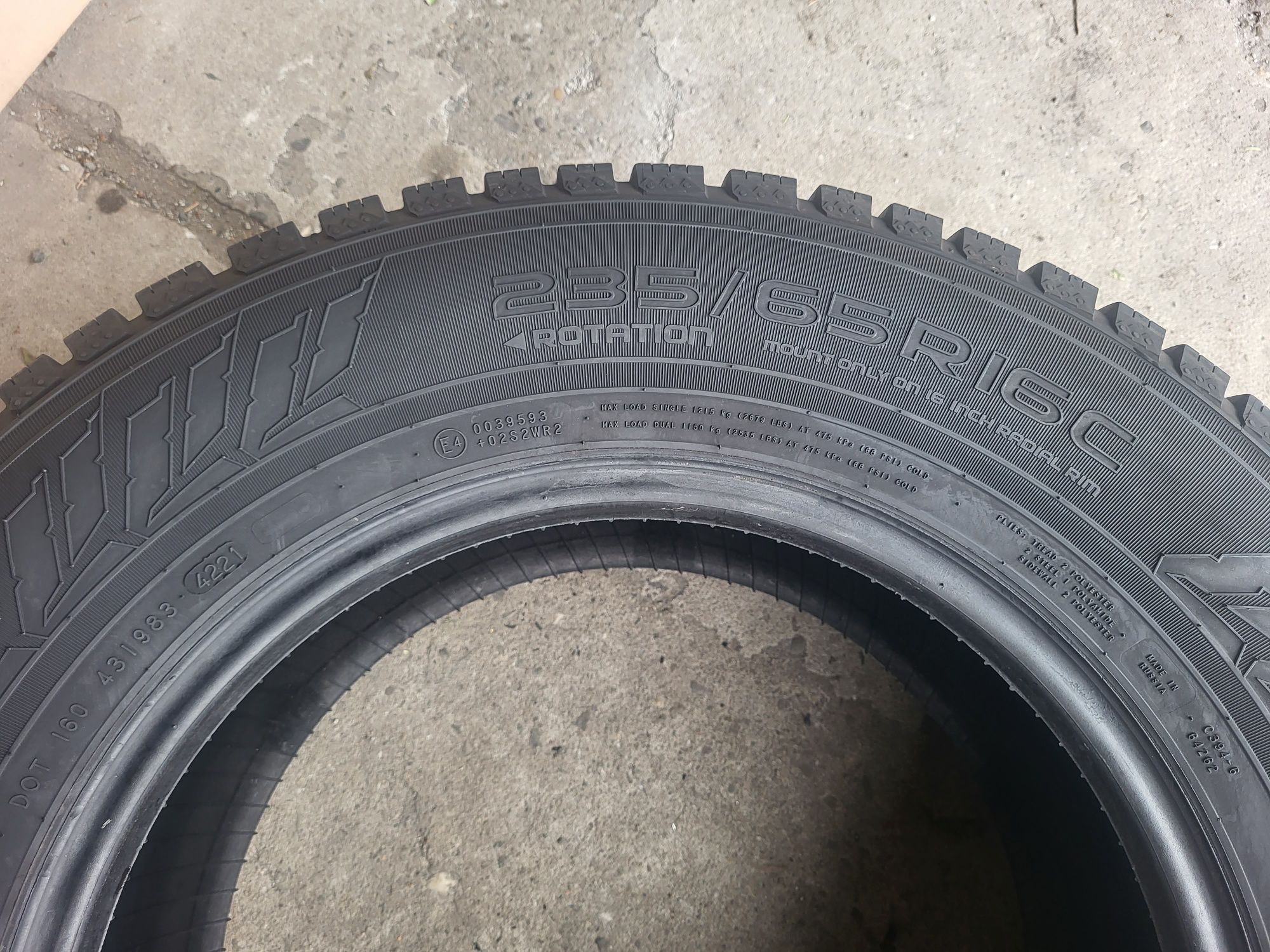 Opony zimowe 235/65/16C Nokian