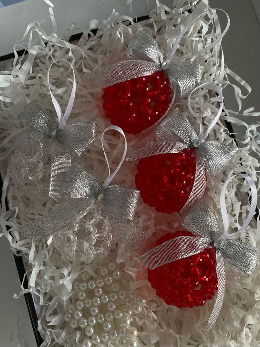 Новорічні іграшки