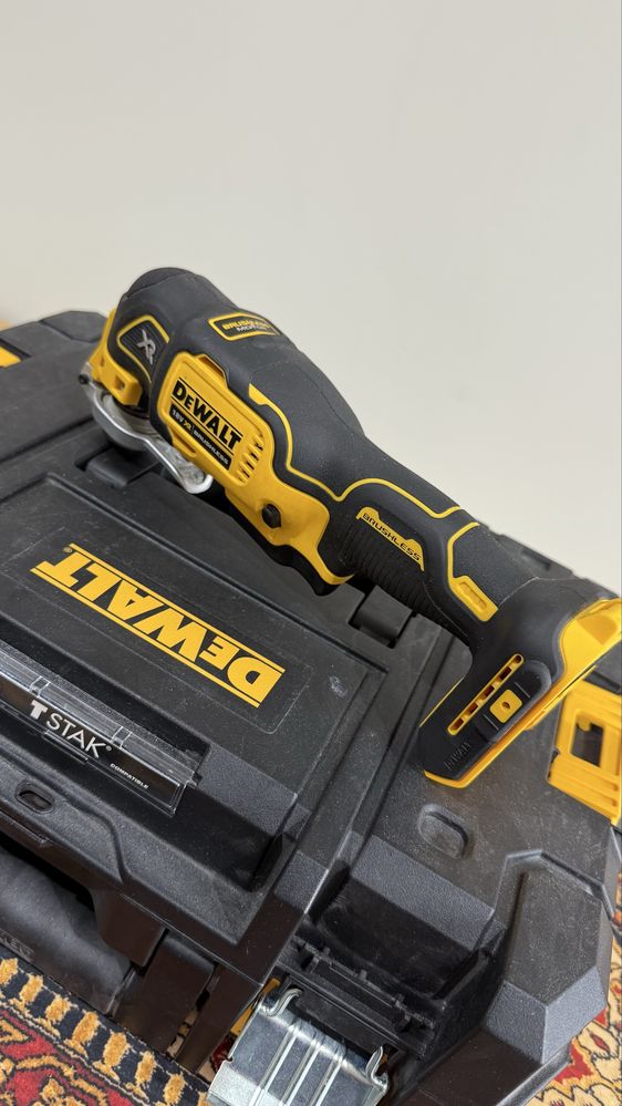 Urzadzenie oscylacyjne DeWalt DCS 365 multitool
