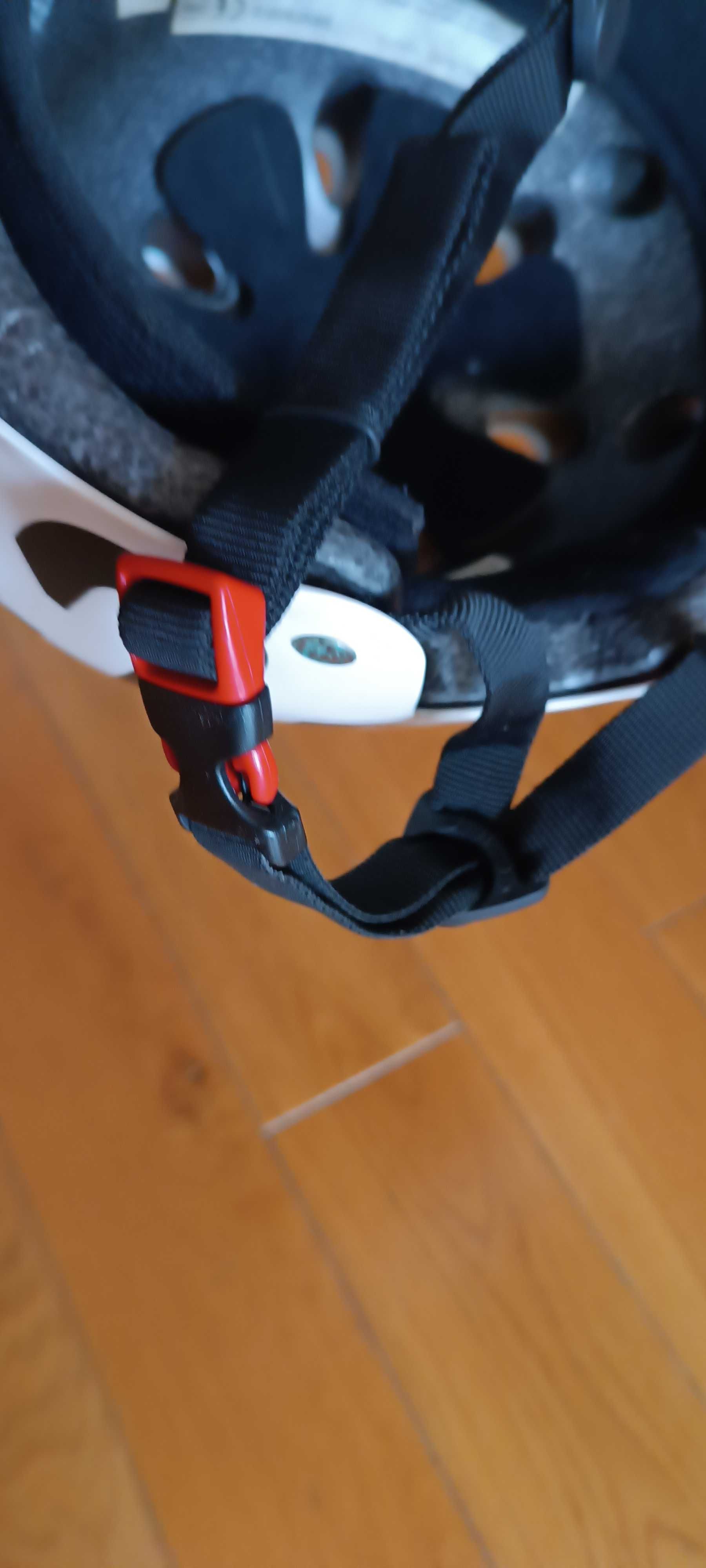 Kask rowerowy dziecięcy.