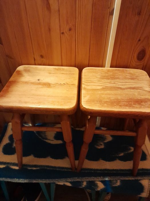 Табуретки деревянные, 2 штуки