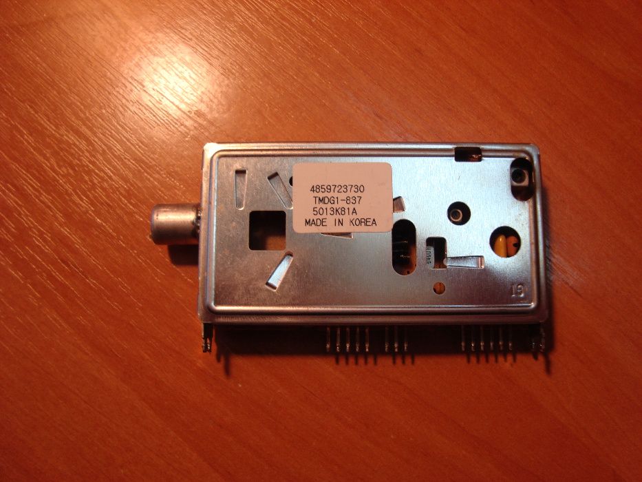 Тюнер TMDG1-837 TUWRF4EG-778F2D P3 TDQ-4D UV917/IEC рабочий, демонтаж