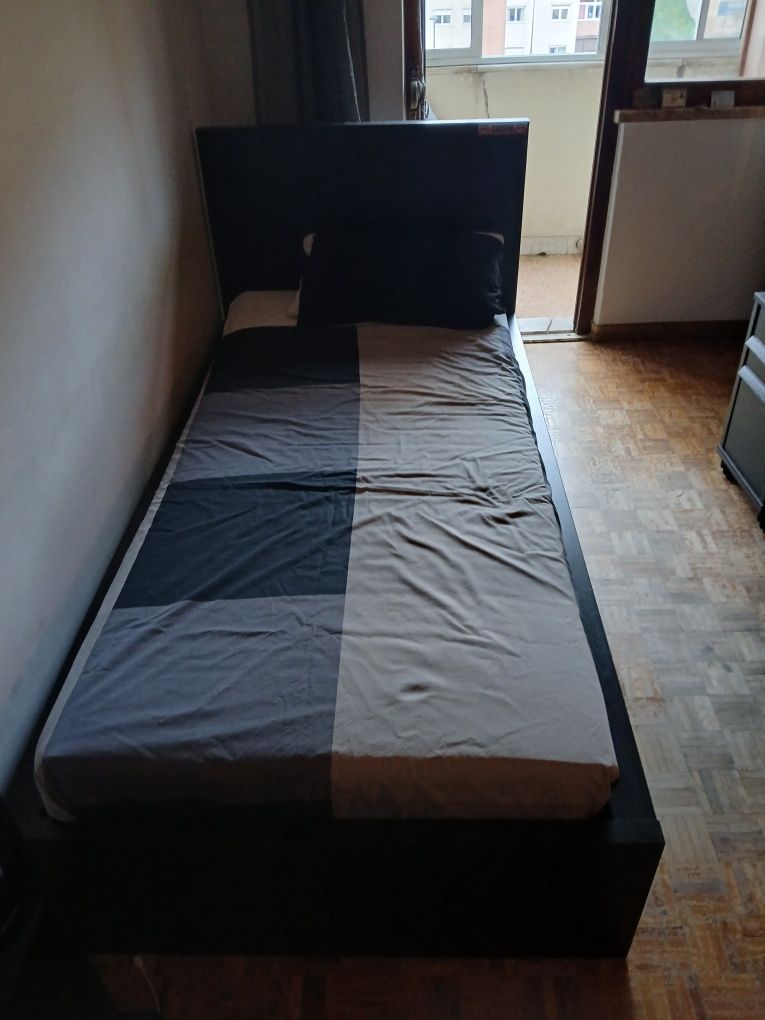 Cama solteiro com colchão