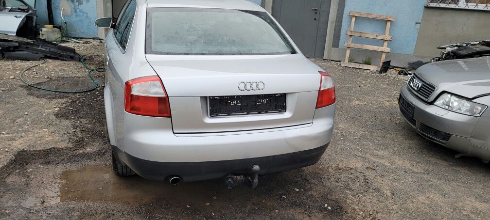 KOMPLETNA KLAPA bagażnika tylna Audi A4 B6 2002r Sedan srebrna LY7W