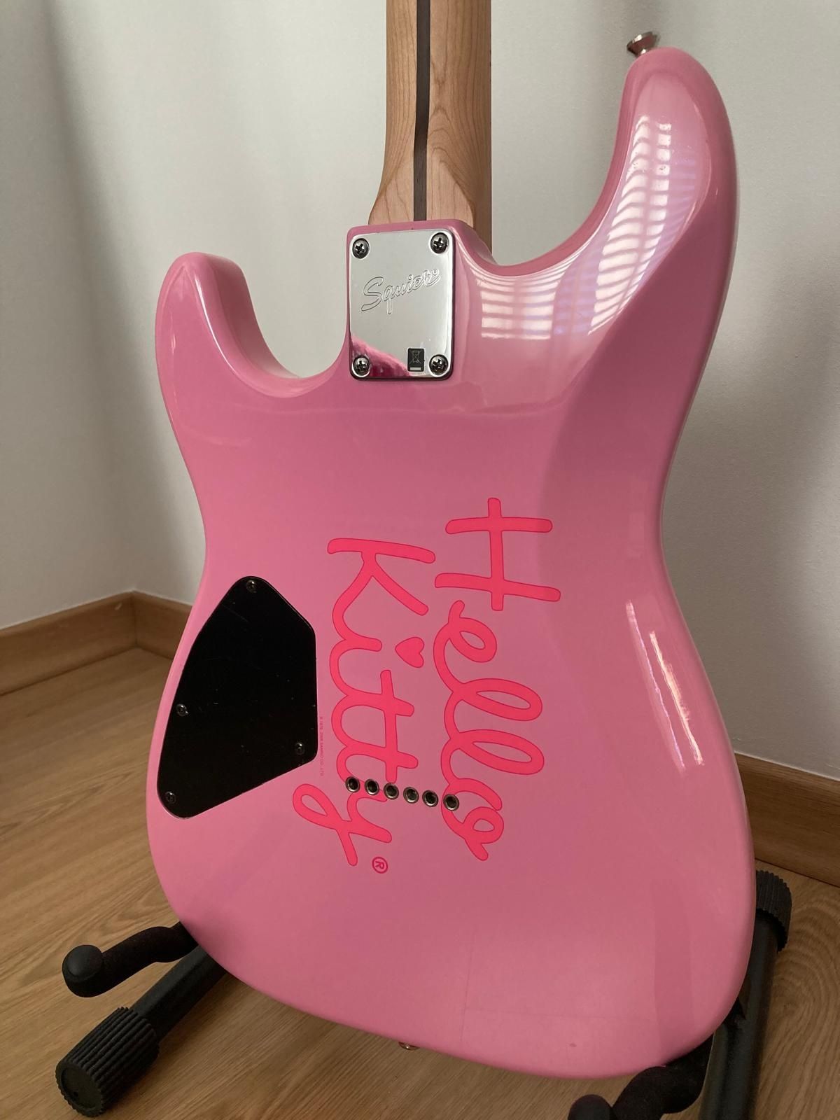 Guitarra Fender Hello Kitty Stratocaster