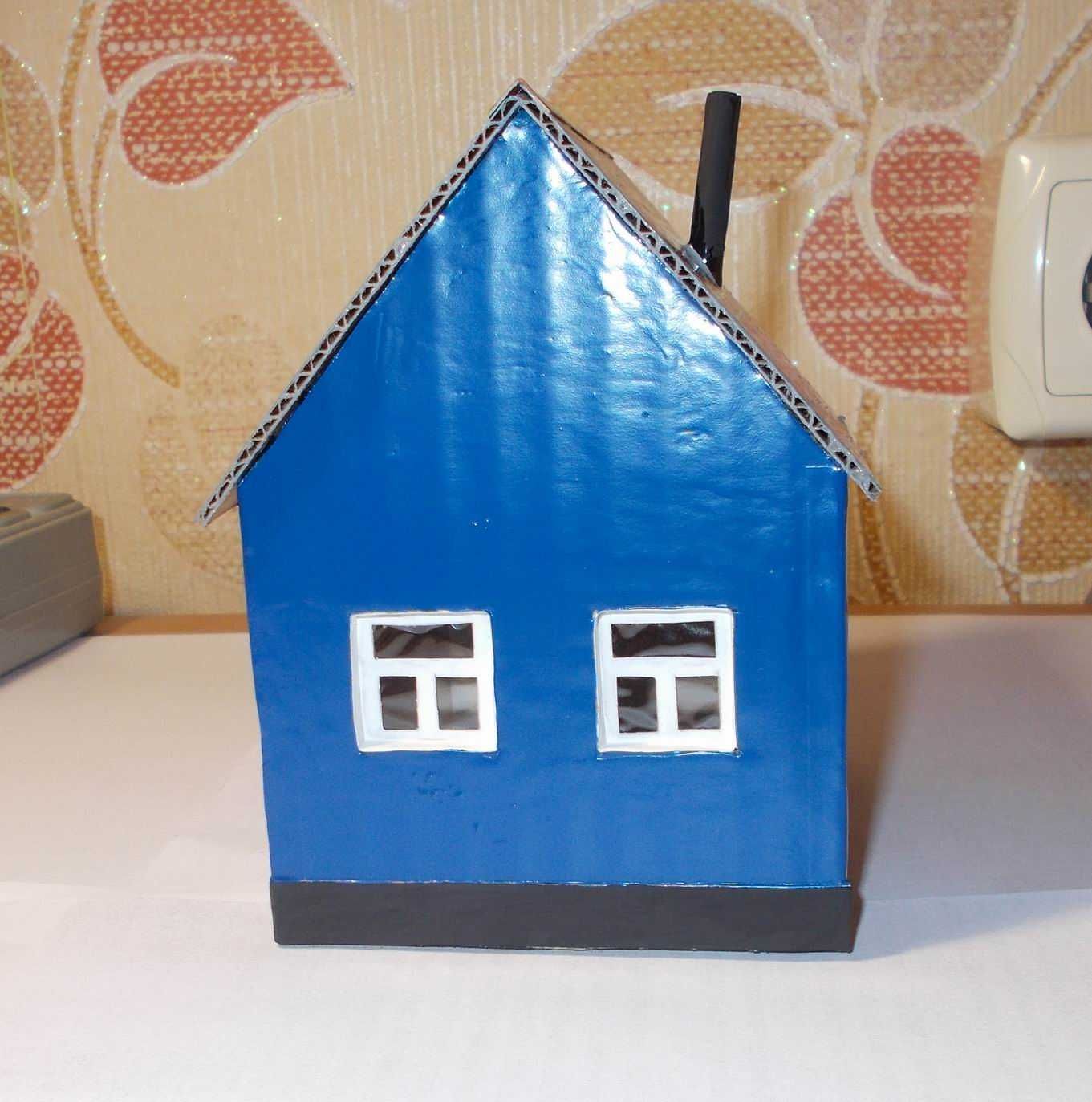 Синий домик из картона