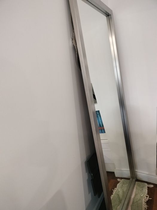 Espelho com moldura em inox