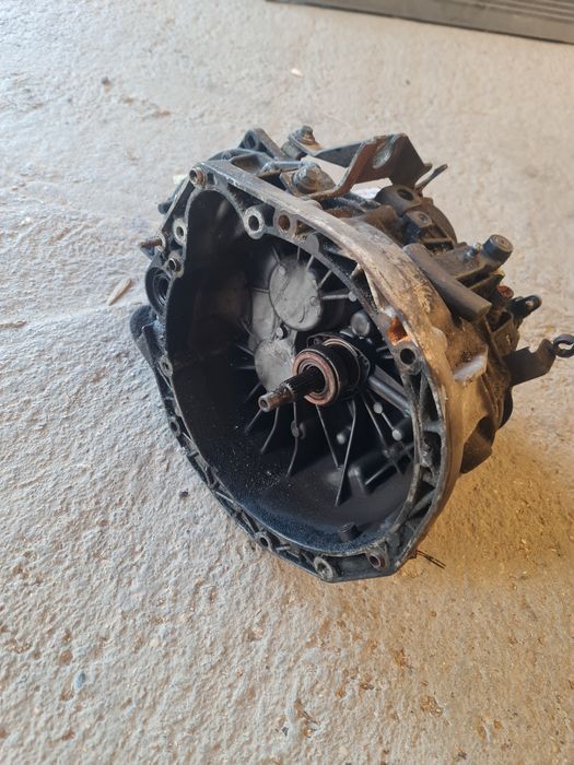 Skrzynia biegow trafic vivaro Pk0675 . 1.9 tdci 6 biegów