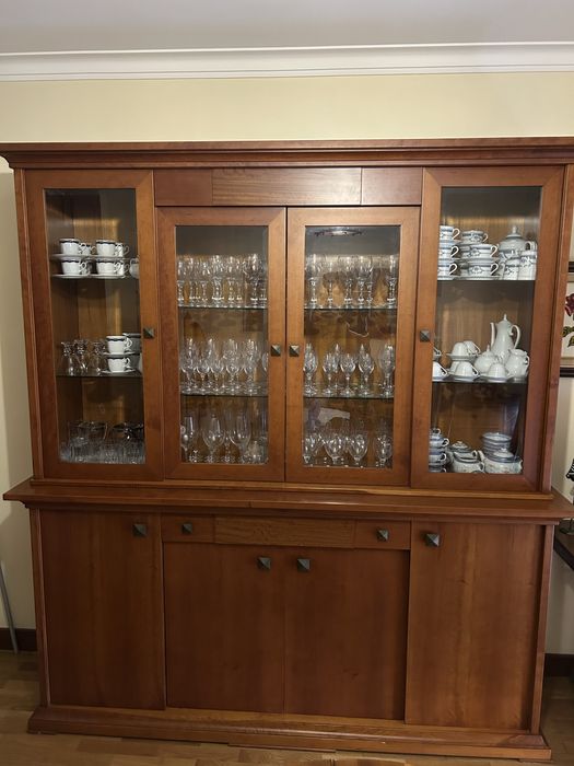 Cristaleira 200cm x 210cm