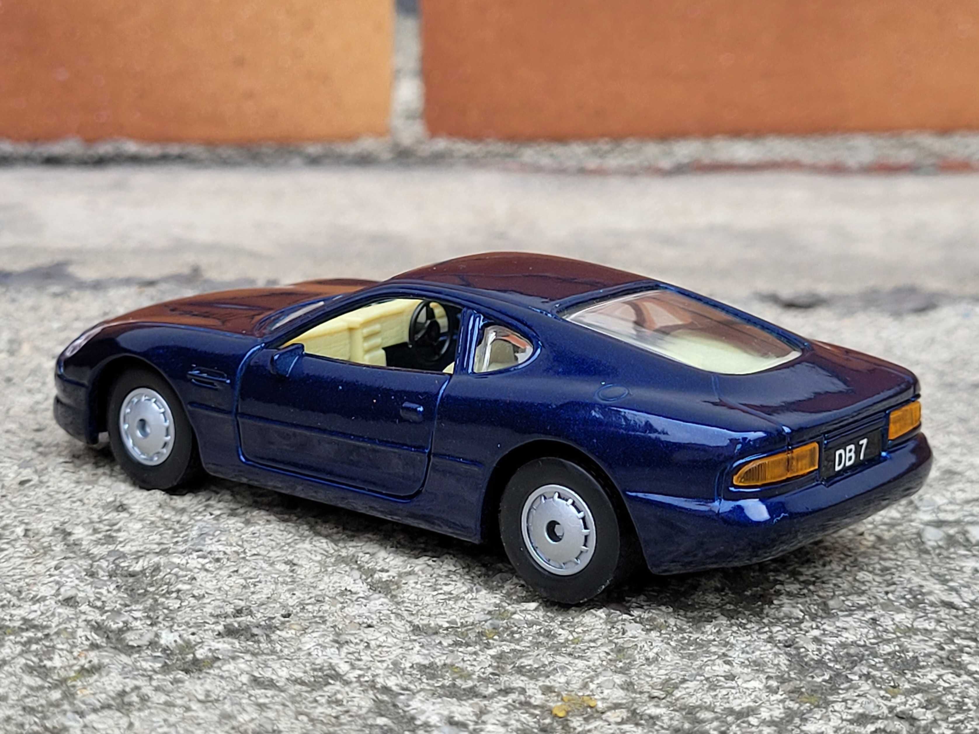 Kolekcja modeli 1:40 Aston Martin DB7 Maisto Shell