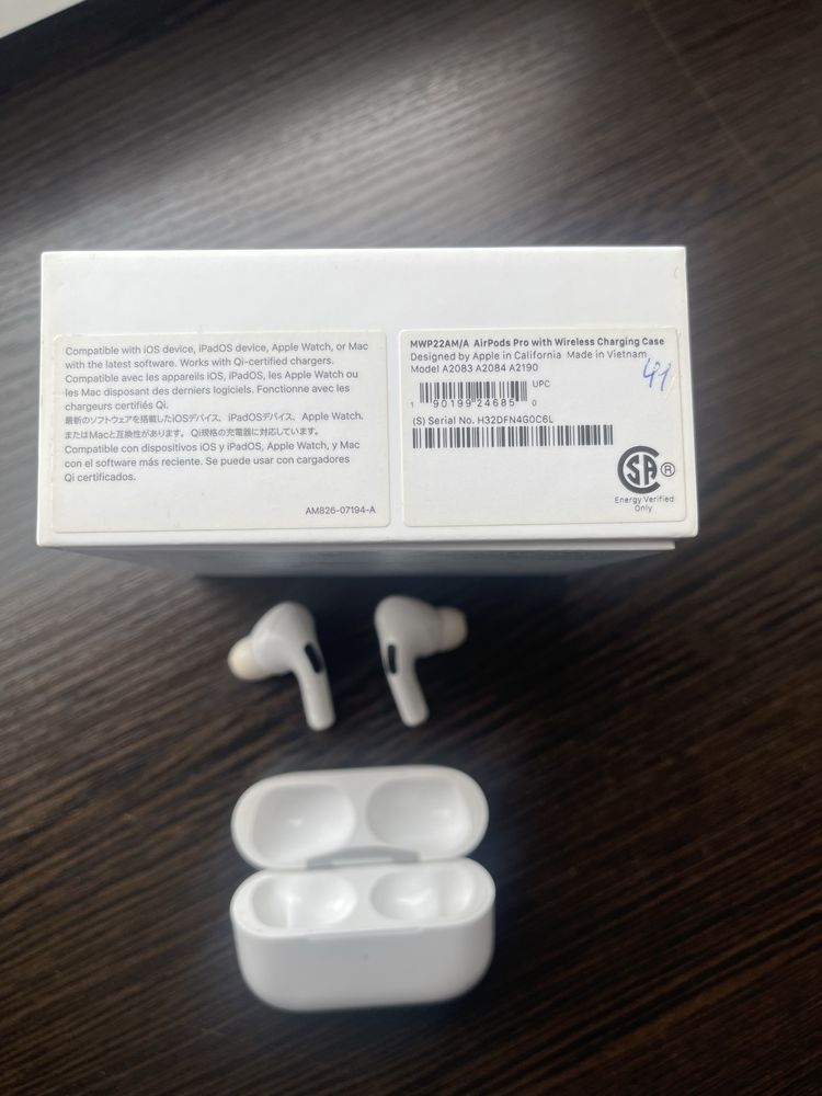 Наушники Apple AirPods Pro Wireless Charging Case