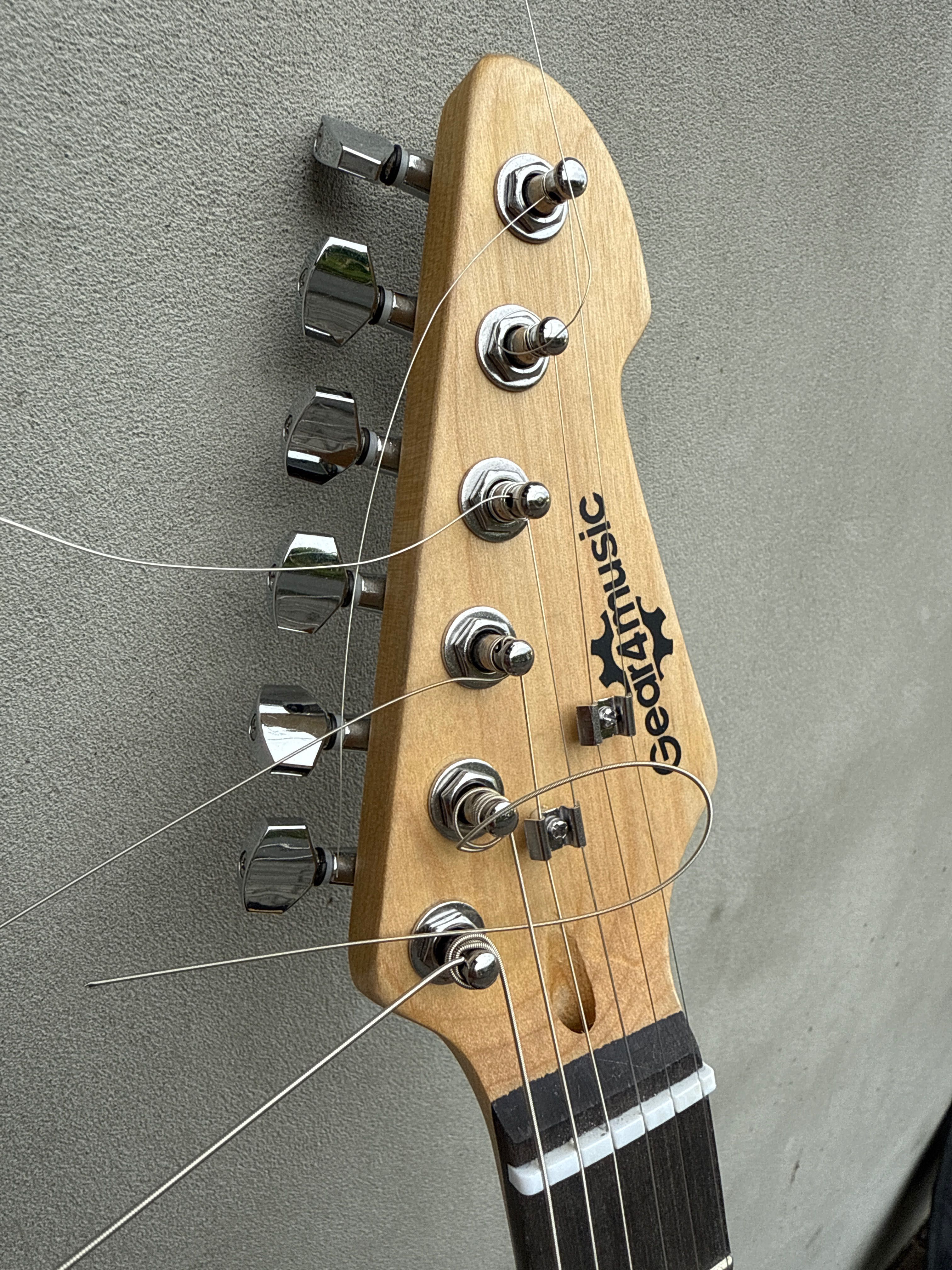 Gitara Gear 4 music + piecyk + struny + pokrowiec