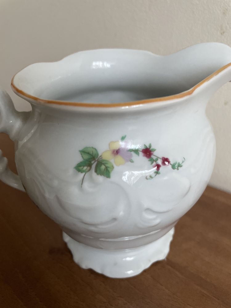 PRL - Wałbrzych - dzbanek / mlecznik / porcelana