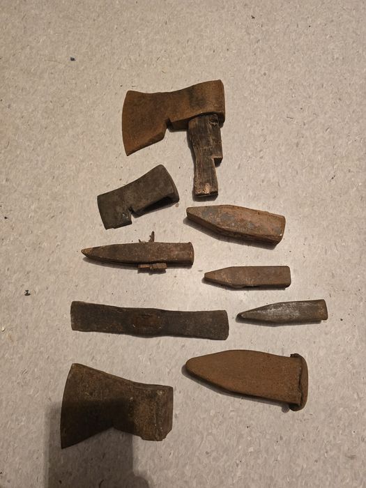 Stare kolekcjonerskie młotki i siekiery