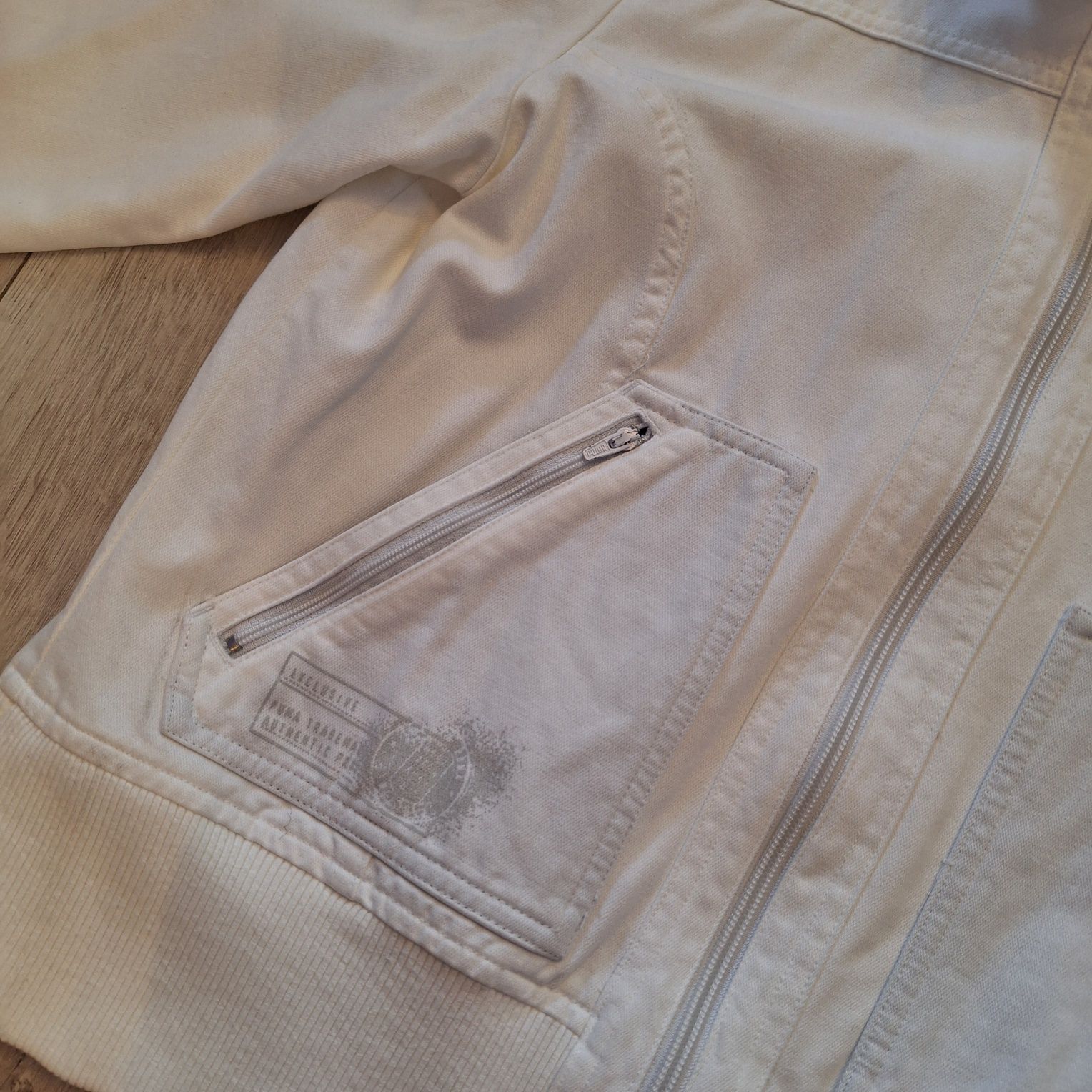 Biała kurtka jeansowa Puma, rozm. L; na suwak
