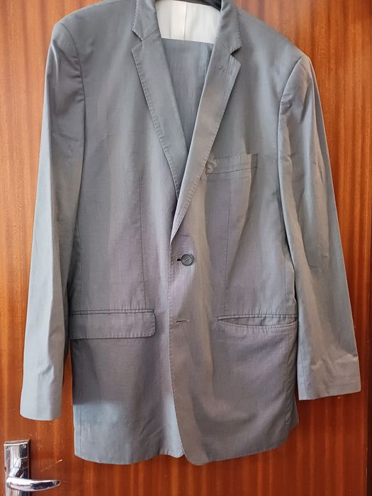 Fato cerimónia cinzento