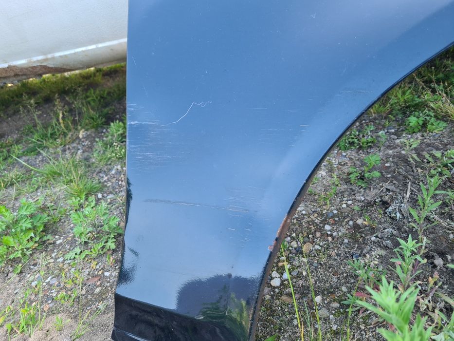 PRAWY BŁOTNIK przedni czarny przód AUDI A4 B8 2009r LZ9Y