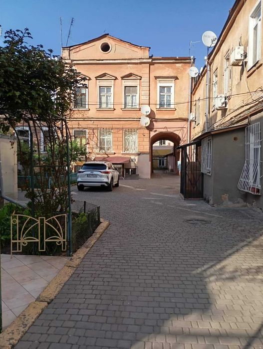 Продам 2 квартиру Центр Нежинская