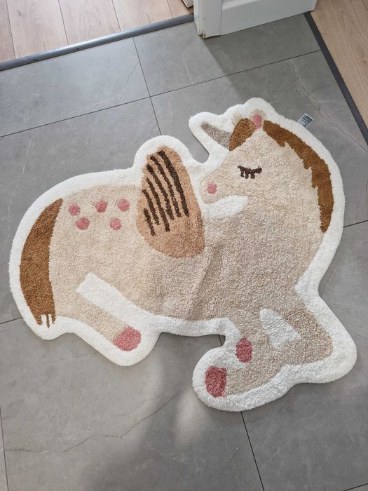 Piękny dywan h&m home jednorożec ok 100 cm