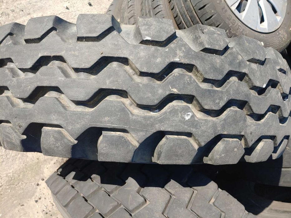 Opony dwie sztuki  10.5 r 20