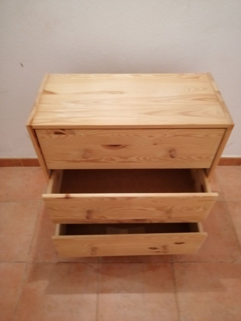 Cómoda em madeira excelente estado 3 gavetas