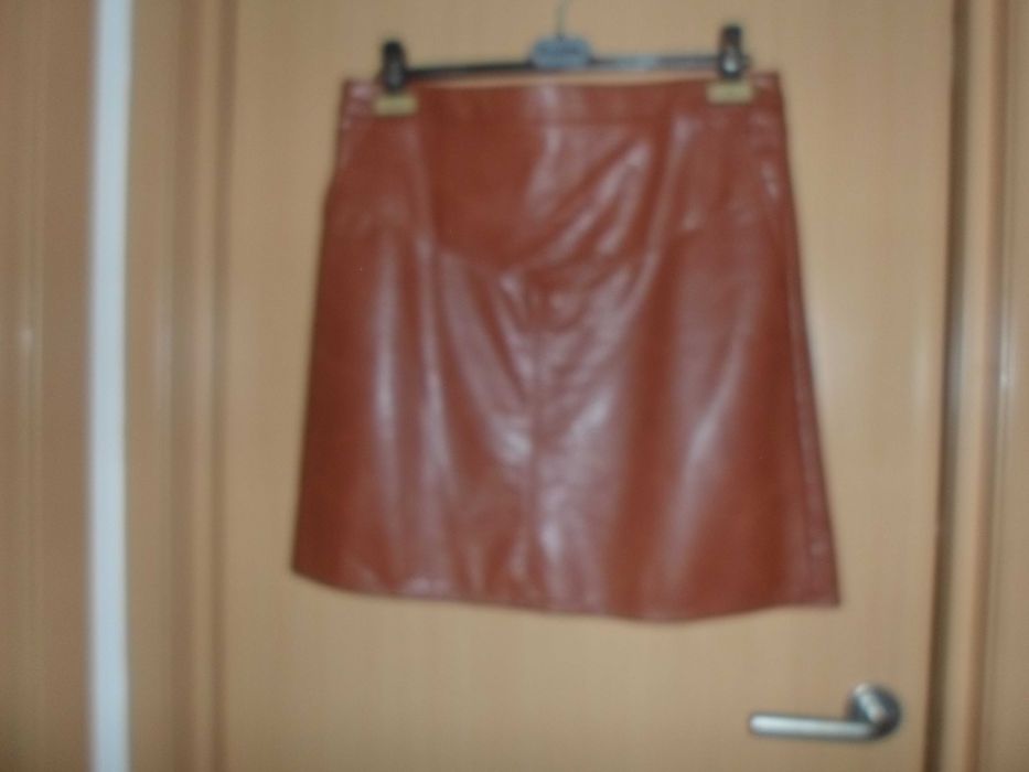 saia nova em pele com etiqueta  com bolsos