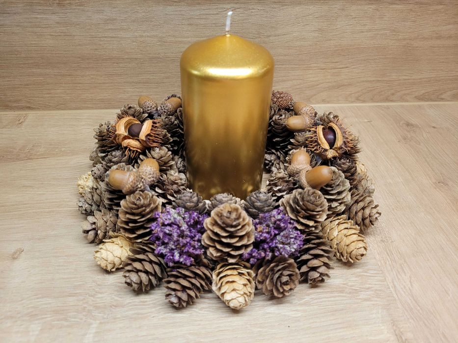 jesienny stroik z szyszek ze świecą wianek