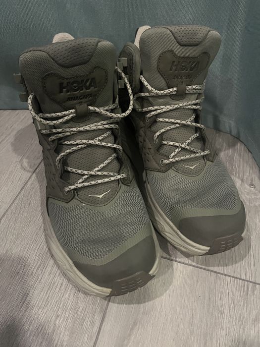 Hoka Gore tex в гарному стані зручні не промокають .