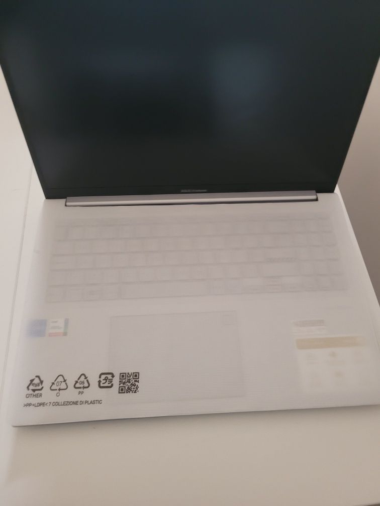 Portátil ASUS Vivobook 16"