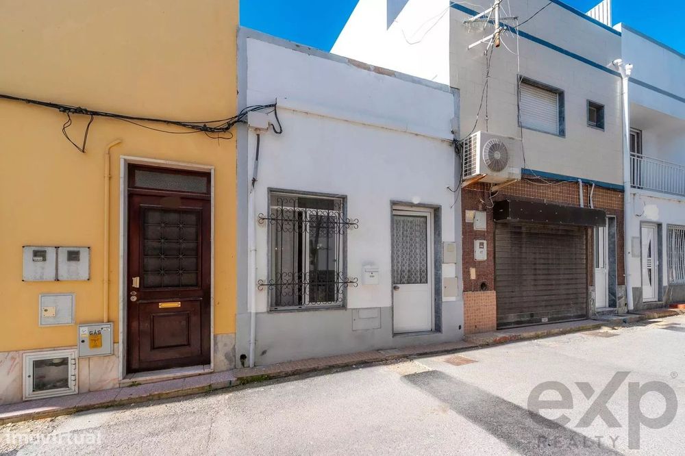 Propriedade Renovada, com Terraço, no Centro de Olhão