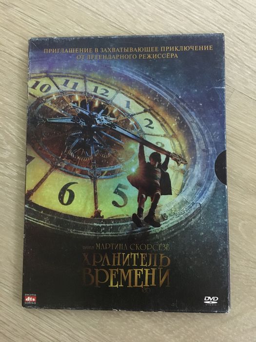 Видеокассеты: приключенческие и детективные фильмы.