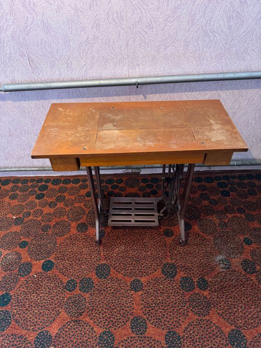 Швейна машинка ножна б/у