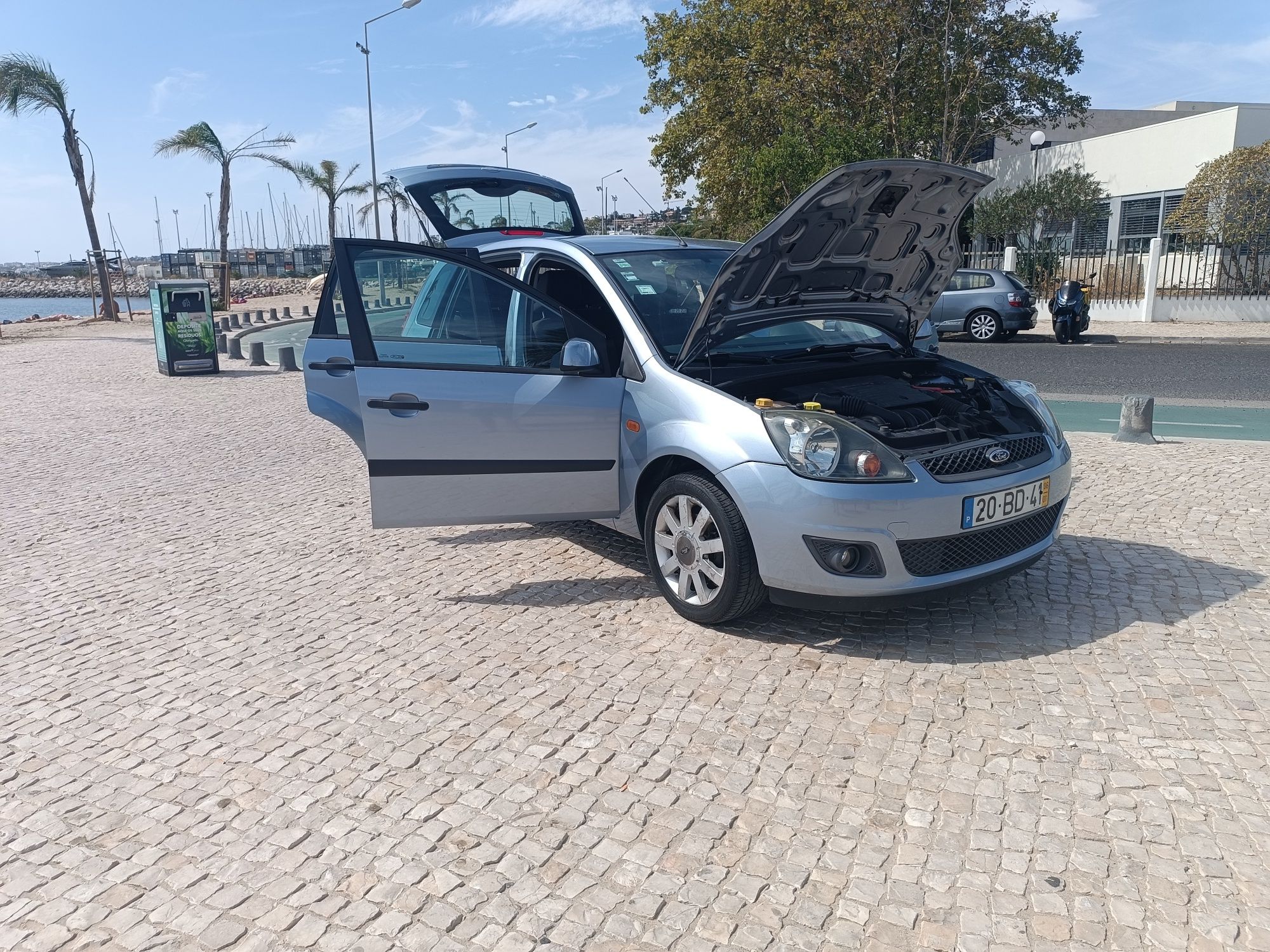 Vendo Ford fiesta 1.2 gasolina imaculado com 53 mil km reais
