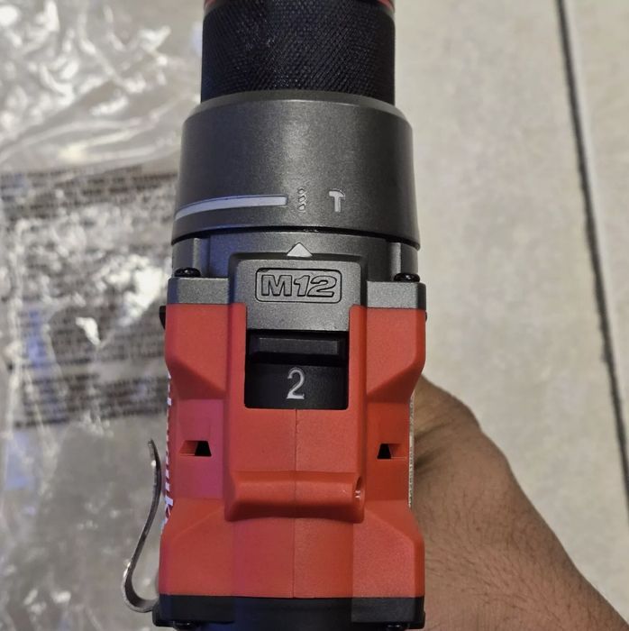 Milwaukee 3404-20 M12 Безщітковий дриль-шуруповерт з ударом USA