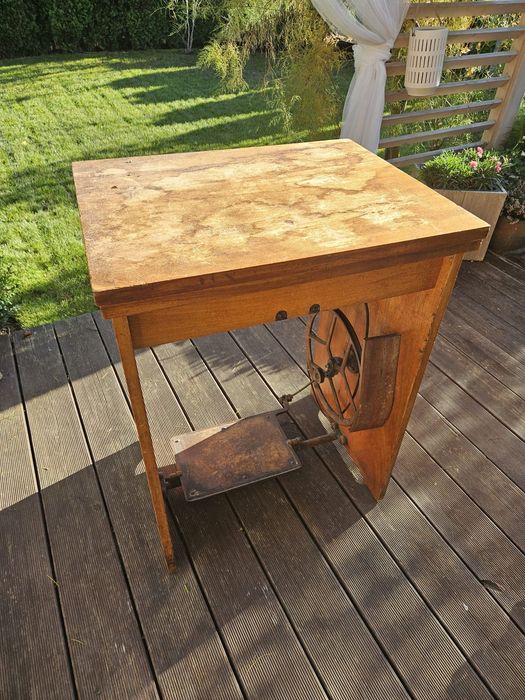 Stara maszyna do szycia łucznik antyk PRL