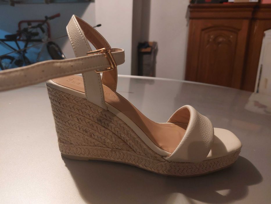 Sandálias Cunha Primark – Creme – Como Novas