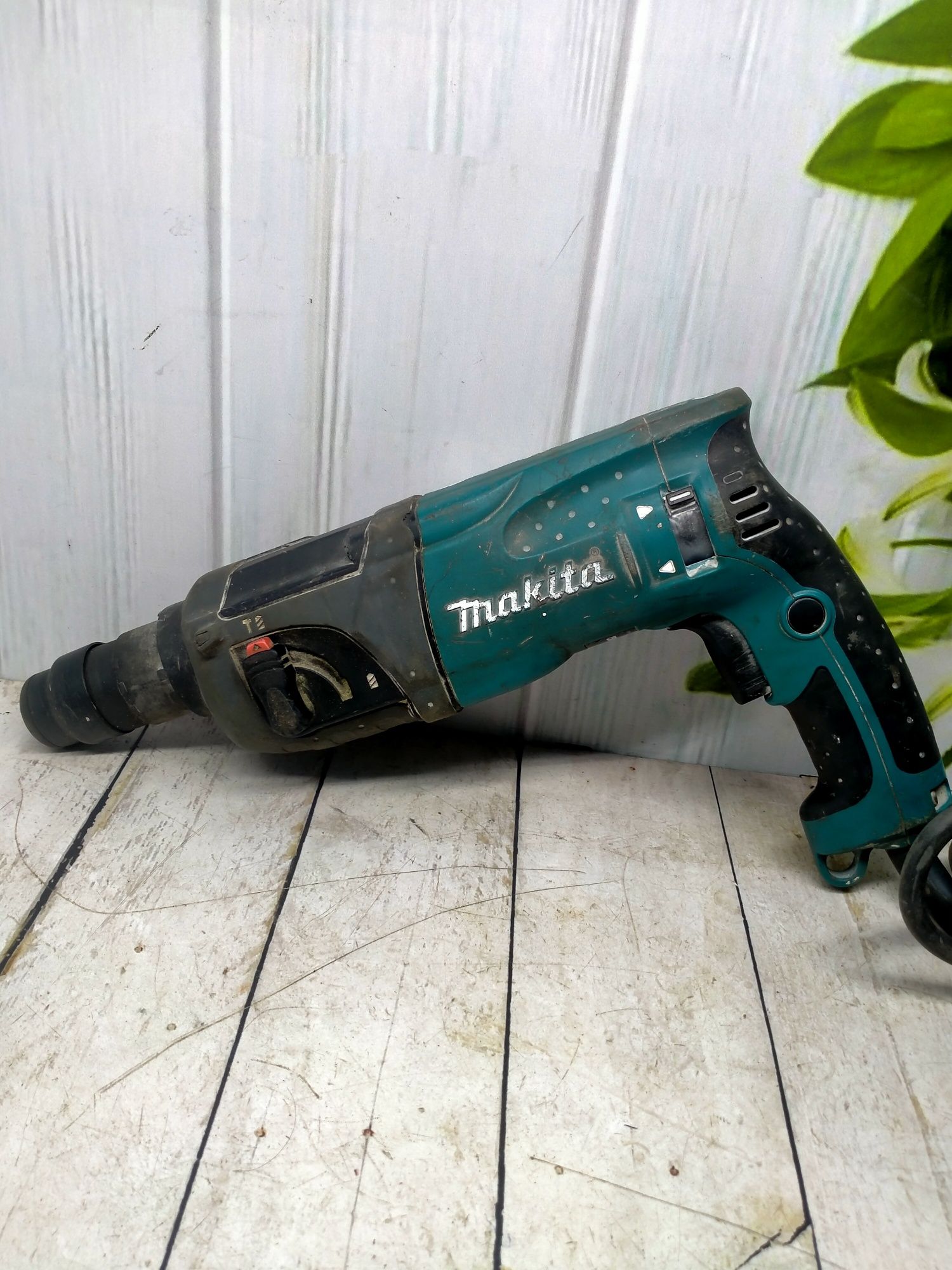 Перфоратор Makita HR2460